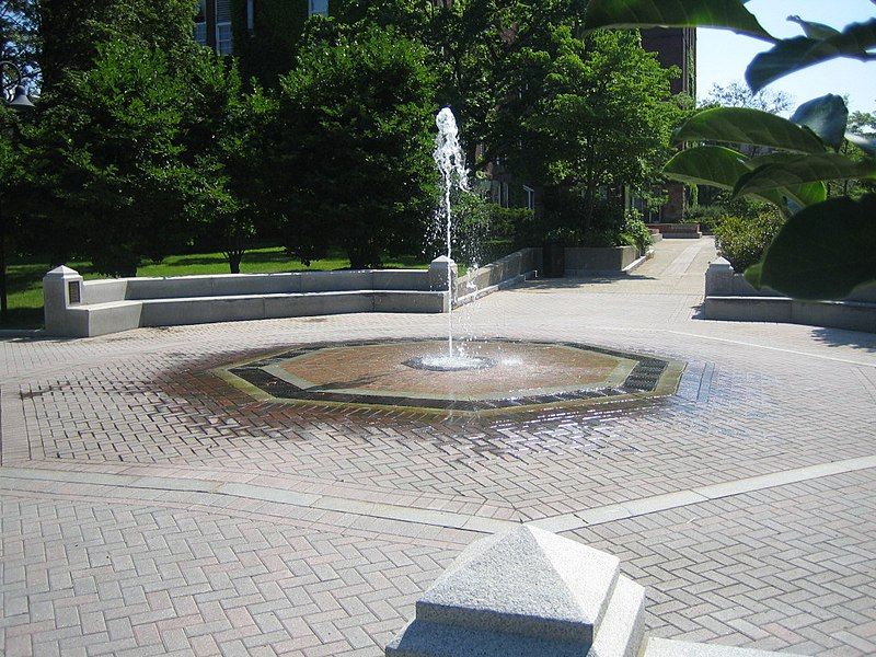 File:Wpi fountain.JPG