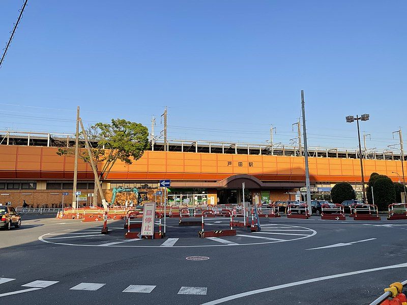 File:戸田駅西口 2021年4月7日撮影.jpg