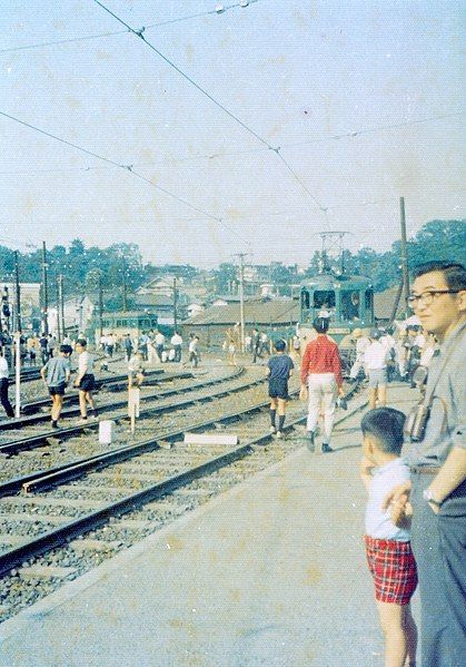 File:1969年頃 二子玉川駅ホームにて.jpg