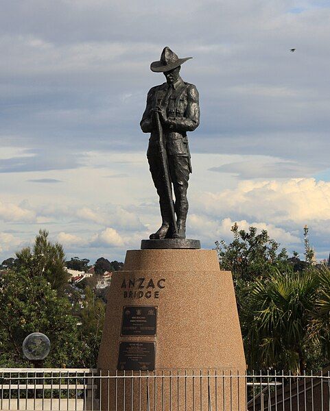 File:Anzac memorial.JPG