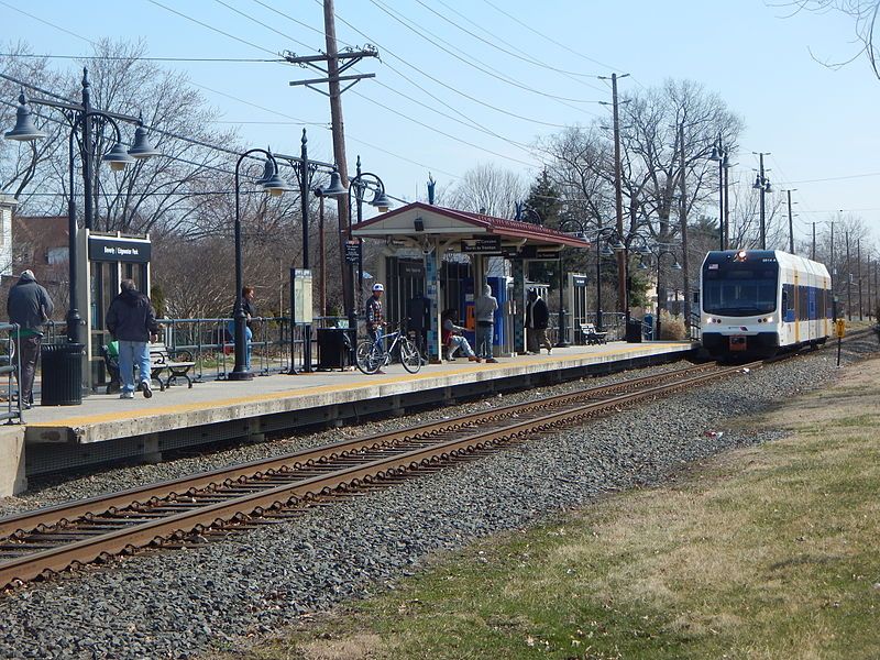 File:Beverly-Edgewater Park Station.jpg