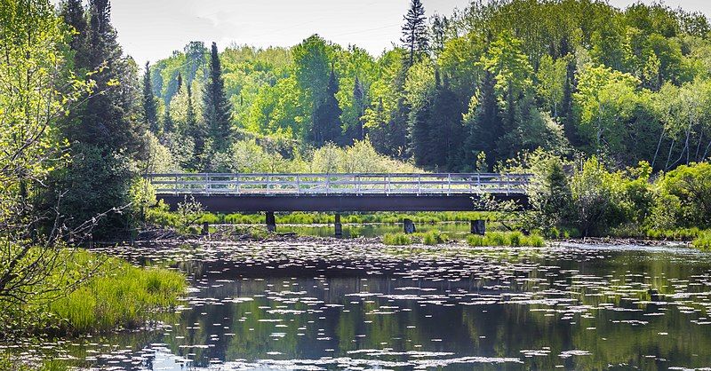 File:Chicagon Creek Bridge.jpg