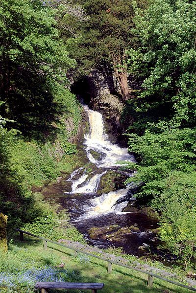 File:Clapham Waterfall.jpg