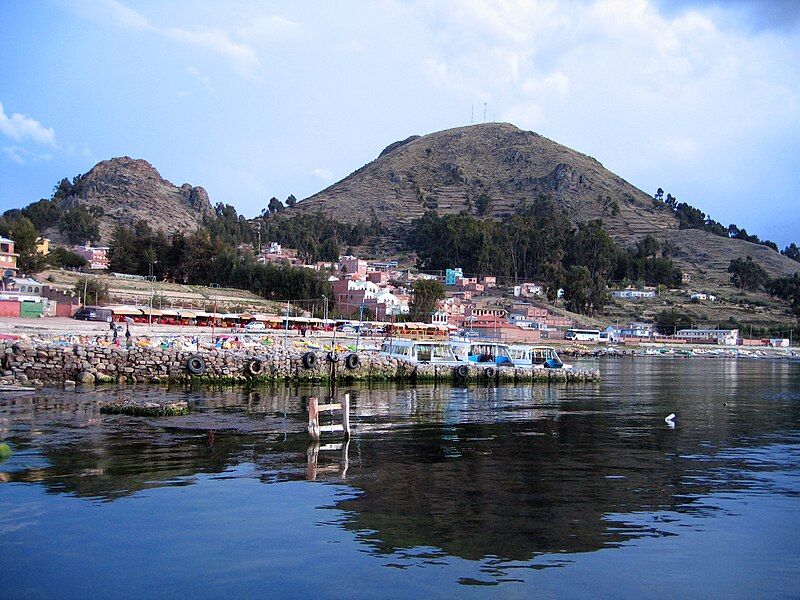 File:Copacabana Titicaca 2.jpg