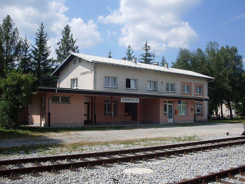 File:Dobrepolje train station.jpg