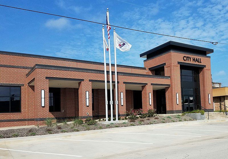 File:JacksonvilleTexascityhallbuilding.jpg