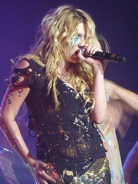 File:Kesha Paris.jpg