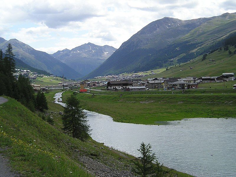 File:Livigno&LagoDelGallo.JPG