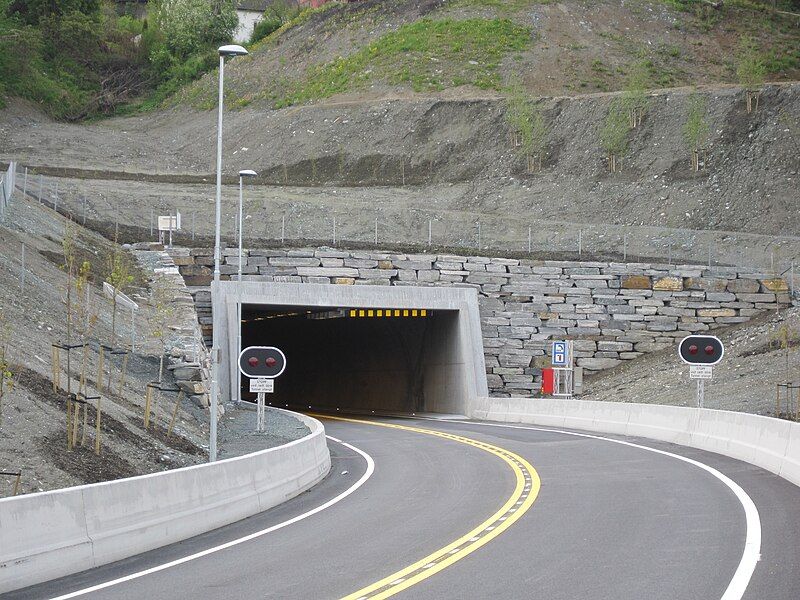 File:Marienborg-tunnel-2010-05-30.jpg