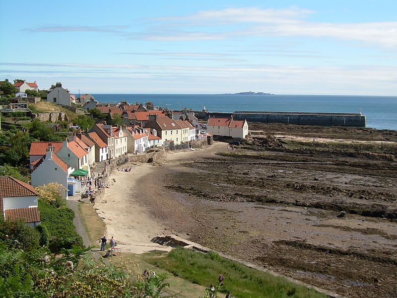 File:Pittenweem Skerries.jpg