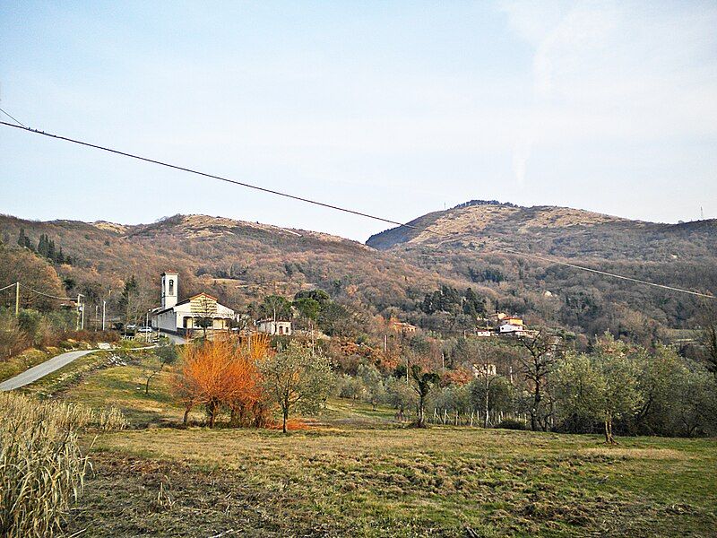 File:Sofignano-Pieve e natura.jpg