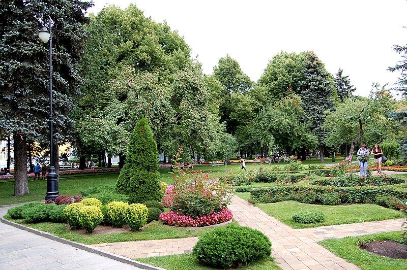 File:Taynitsky Garden-8.jpg