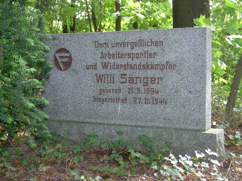 File:Tombstone Willi Saenger.jpg