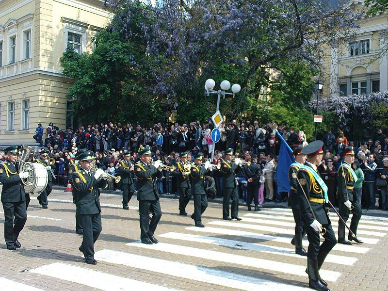 File:UnitUA Parade.jpg