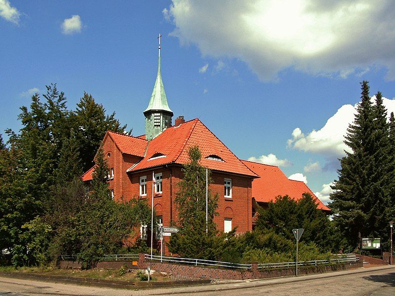 File:Unterluess Kirche Paulus.JPG