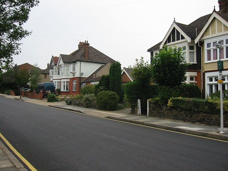 File:UpminsterHouses.JPG