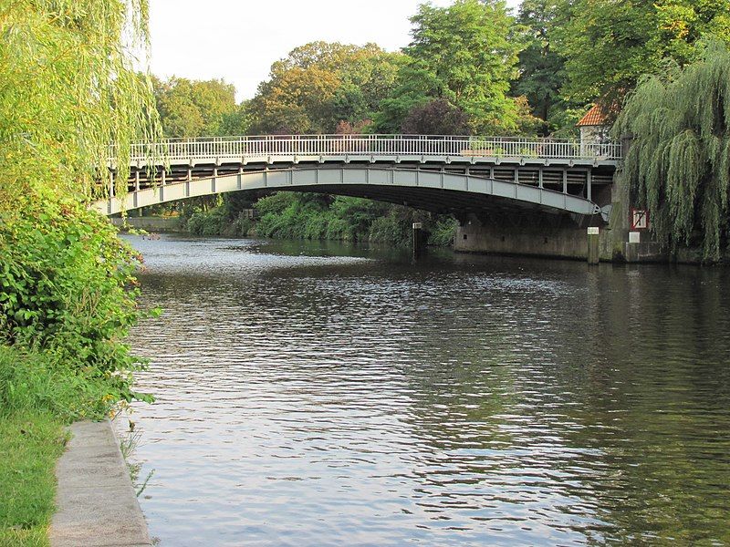 File:Winterhuder Brücke 1.jpg