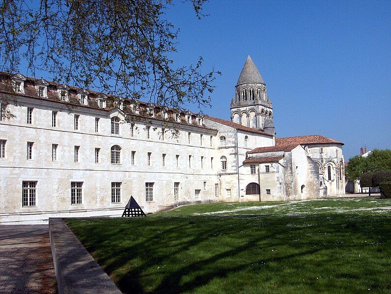 File:Abbaye aux dames.JPG