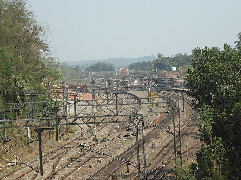 File:Angamaly Railway Station.JPG