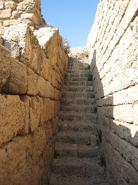 File:Ashdod Mezuda Stairs.jpg