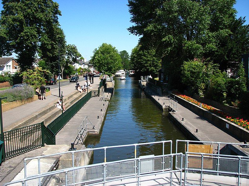 File:Boulters Lock Maidenhead.jpg