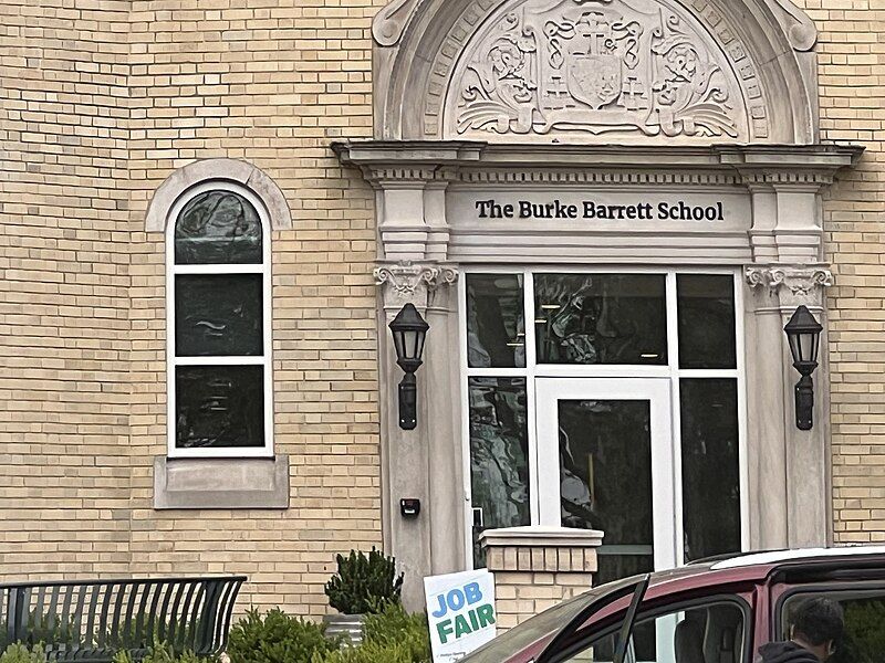 File:Burke Barrett School.jpg