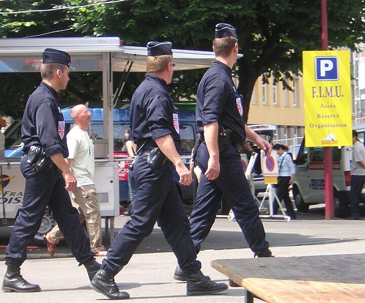 File:CRS (Police française).jpg