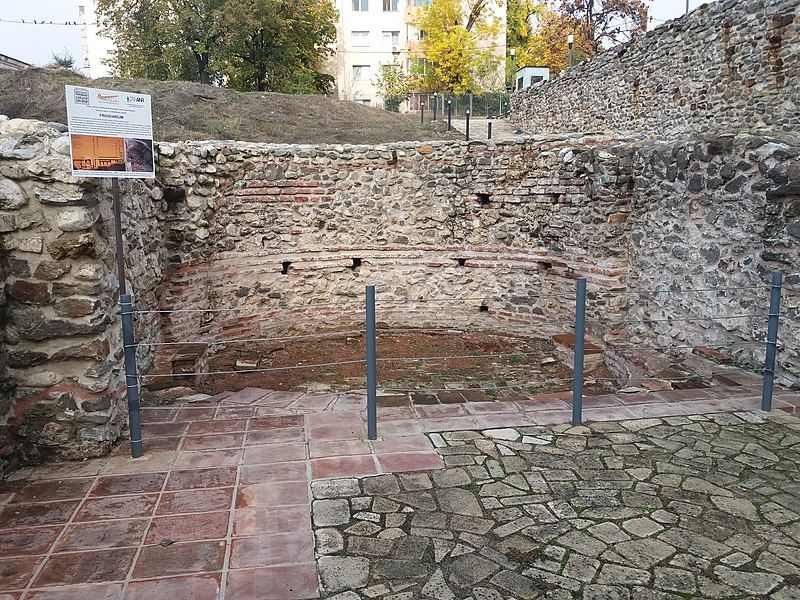 File:CastraofDrobetaFrigidarium.jpg