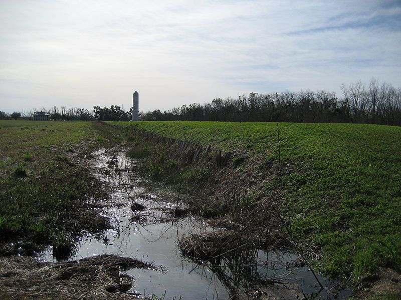 File:ChalmetteBattlefieldRodCanalHouseMonument.jpg