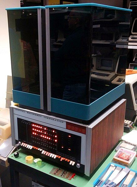 File:DEC PDP-8, Stuttgart.jpg