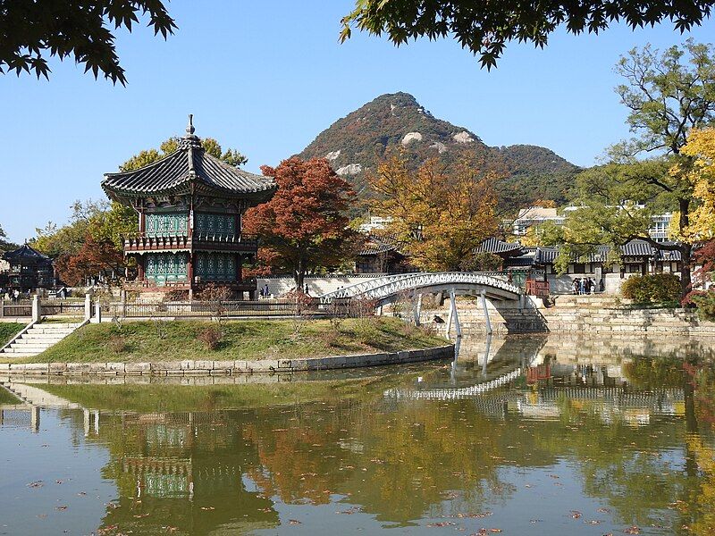 File:Gyeongbok Palace Lake.jpg