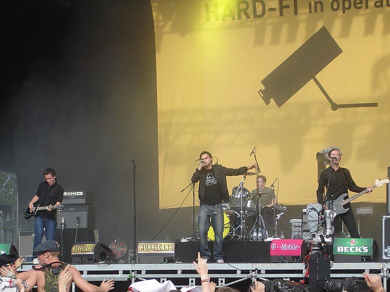 File:Hard-Fi Hurrciane-Festival.jpg