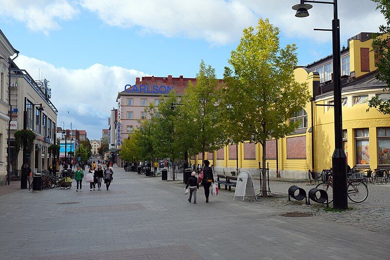 File:Kauppakatu Kuopio.jpg