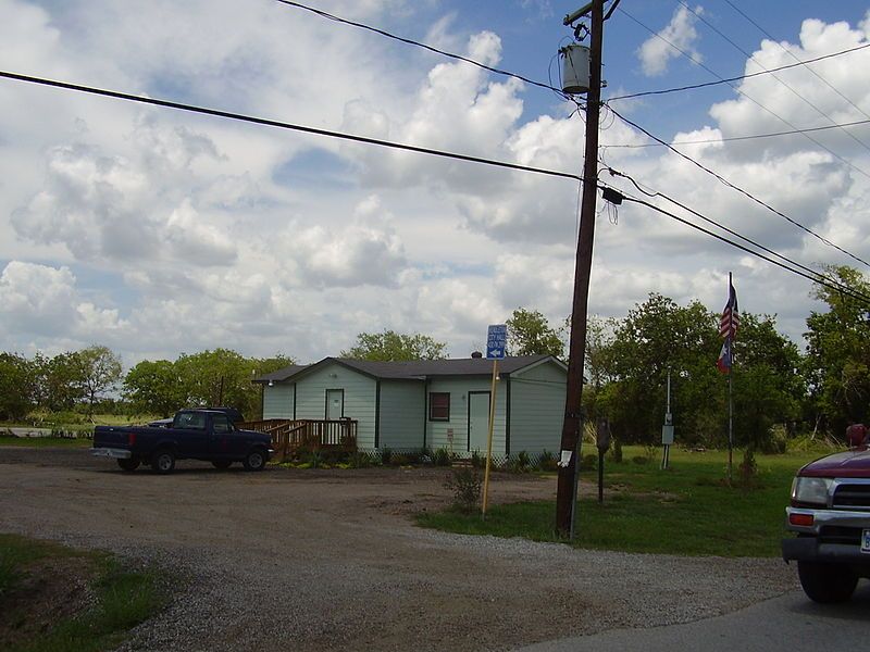 File:KendletonTXCityhall.jpg