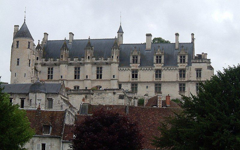 File:Logis royal Loches.jpg