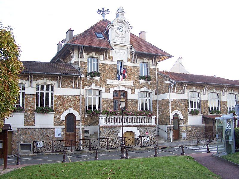 File:Mareil-Marly Mairie.JPG