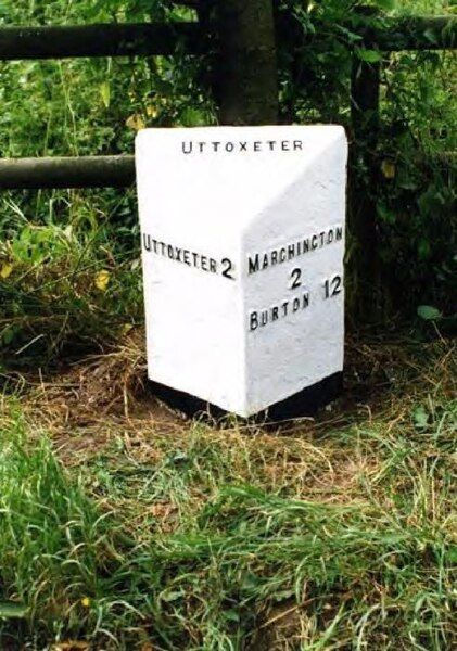 File:Milepost at SK1033930878.jpg