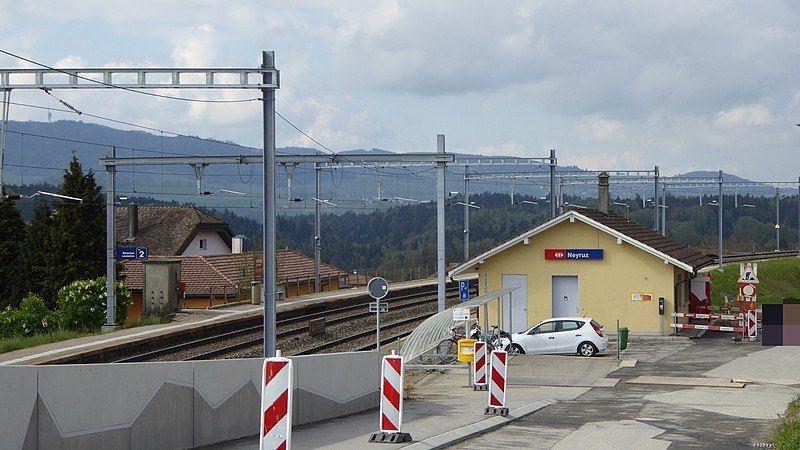 File:Neyruz railway station.jpg