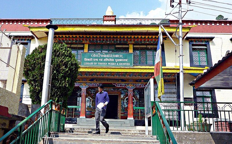 File:Tibetan Library Dharamsala.jpg