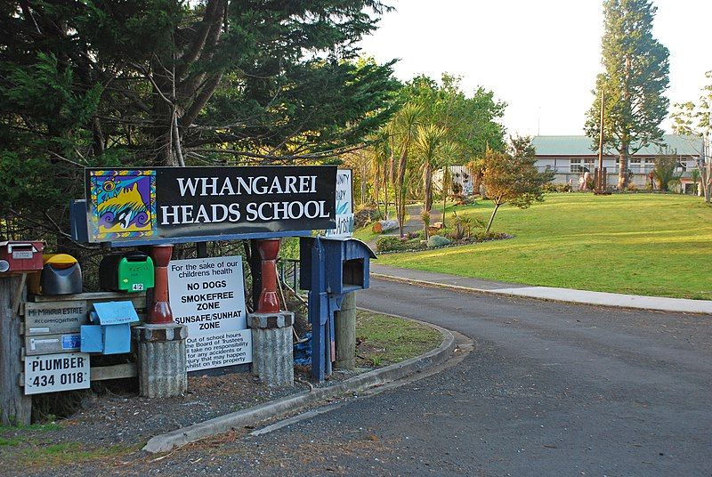 File:Whangarei Heads School.jpg