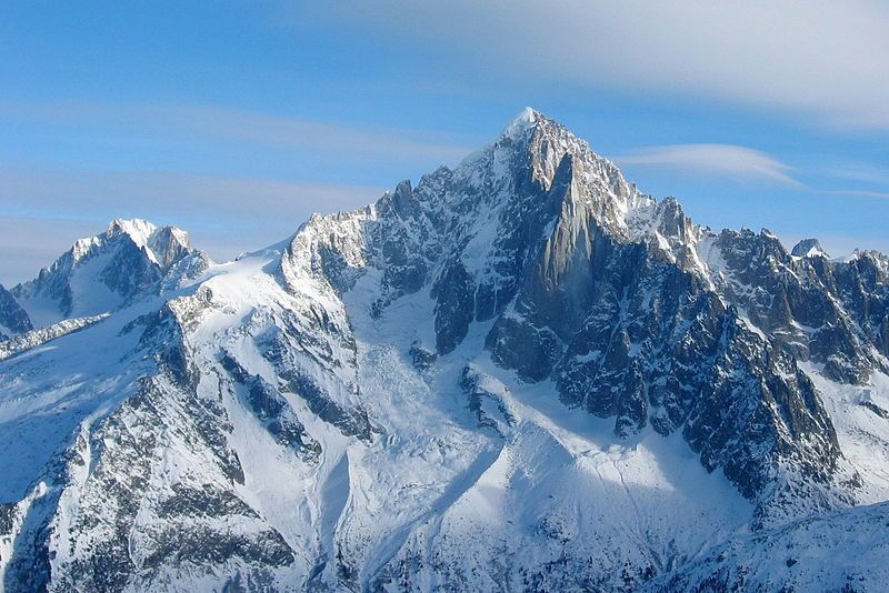 File:Aiguille Verte ateabutnoe2.jpg