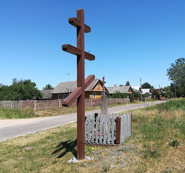 File:Bielky village crosses.jpg