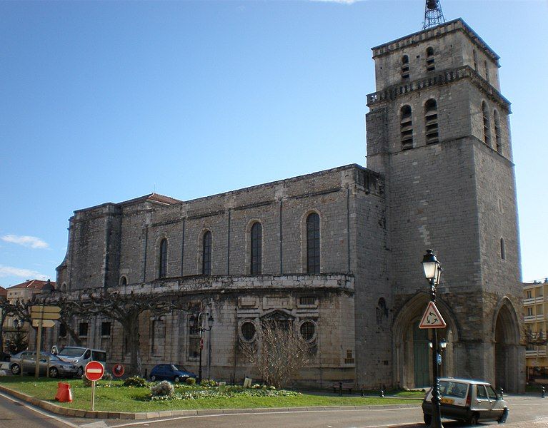 File:Cathédrale d'alès.JPG