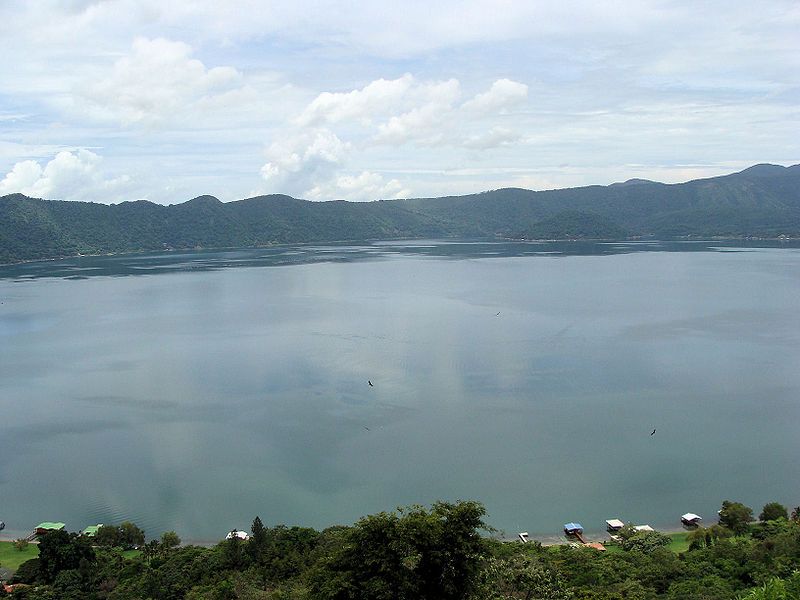 File:Coatepeque Lake.JPG