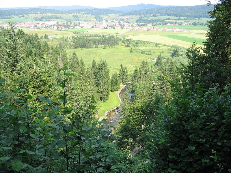 File:Doubs à Mouthe.JPG