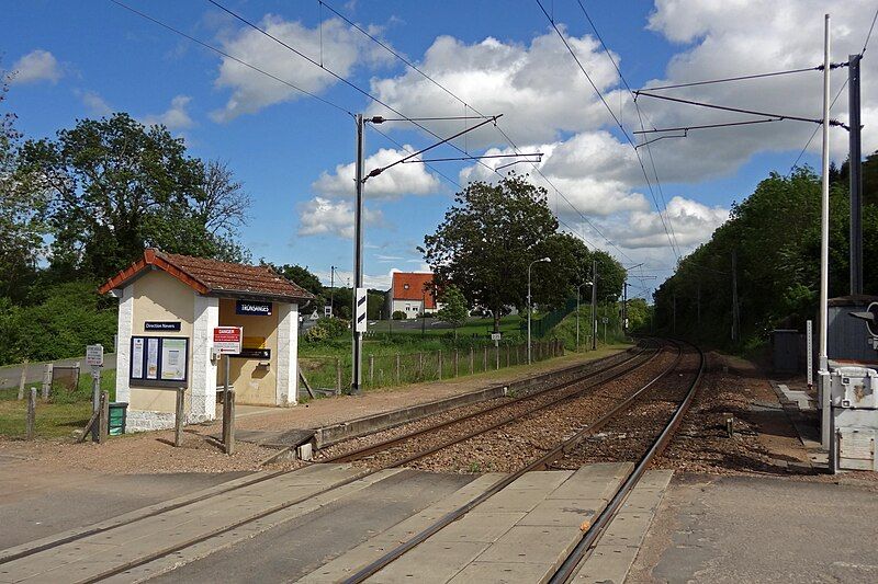 File:Gare de Tronsanges.jpg