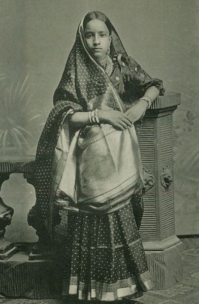 File:Gujrati Sari.jpg