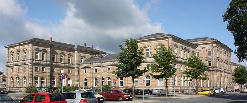 File:Hof-Hbf-Emfagsgebäude.jpg