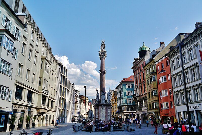 File:Innsbruck Altstadt 09.jpg