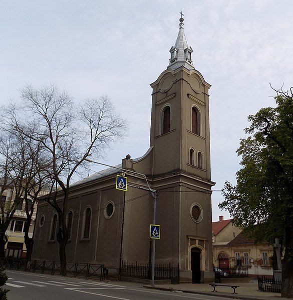 File:Katolische Kirche.jpg